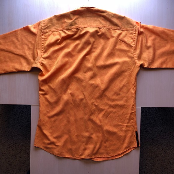 Designer long-sleeved button down shirt. - Picture 3 of 4